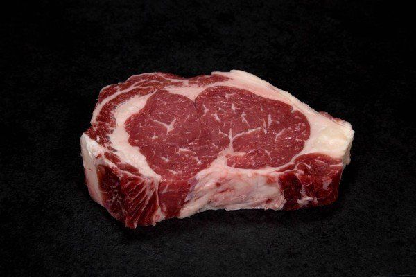 Rib Eye - Entrecote Dry Aged vom Simmental Rind Ribeye-Steak vom Simmentaler Rind