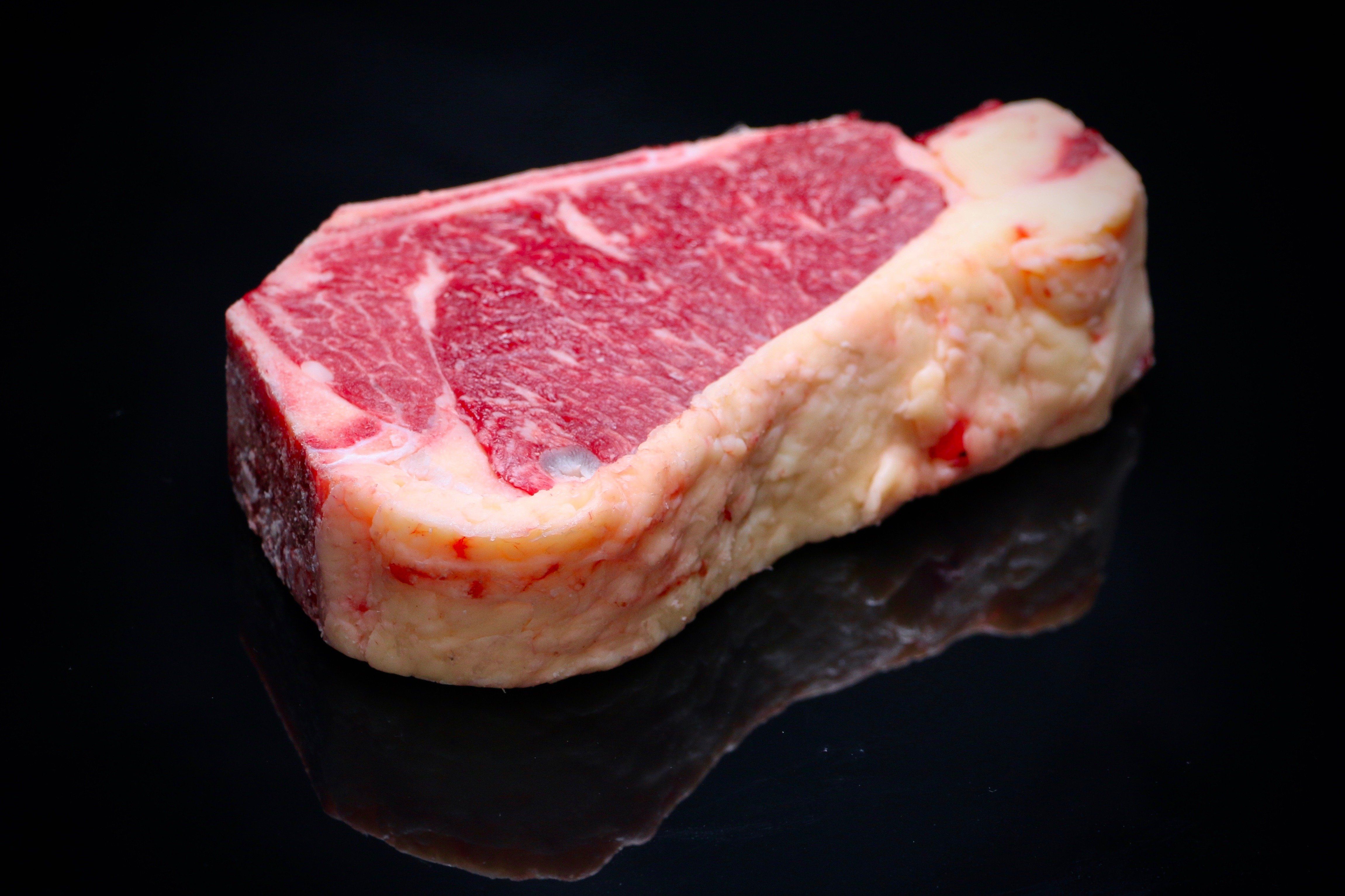 Fleisch-Simmental-Striploin2018_11_300674 Striploin Steak vom Simmentaler Rind